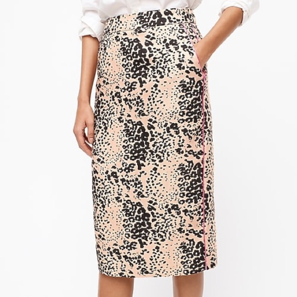Pencil skirt in leopard print